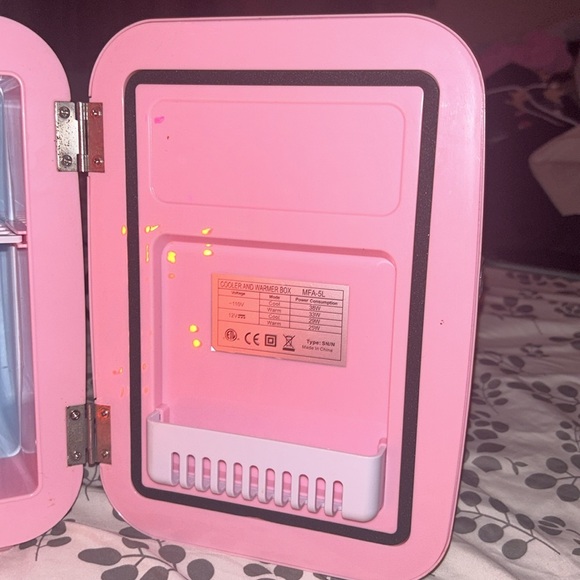 Pink mini fridge🌸 - Picture 3 of 4